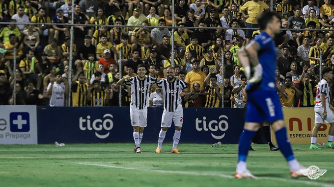 Libertad triunfa y toma liderato del torneo