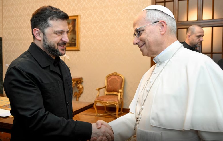 Zelensky se reunió con el papa León XIV y promete respuesta a plan de paz